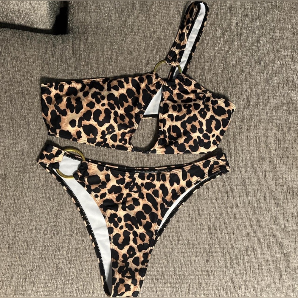 Women’s Leopard Print One Shoulder Bikini